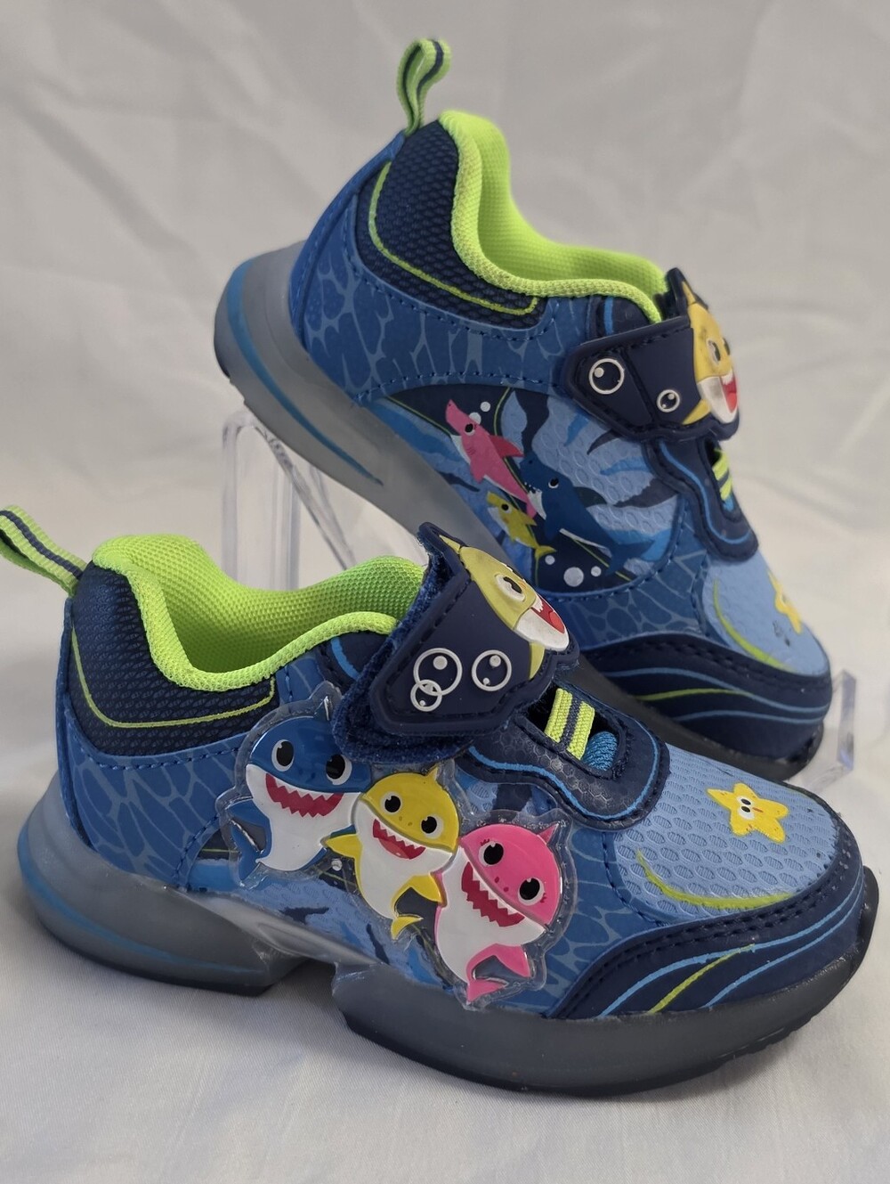 (BOYS) Baby Shark Light-Up Shoes